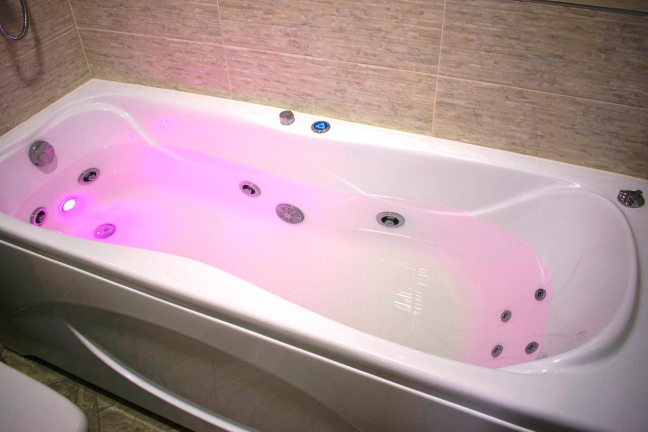 Jacuzzi New Loft Apartcomplex Kaskad, Минск - Центр Города Minsk Quarto foto